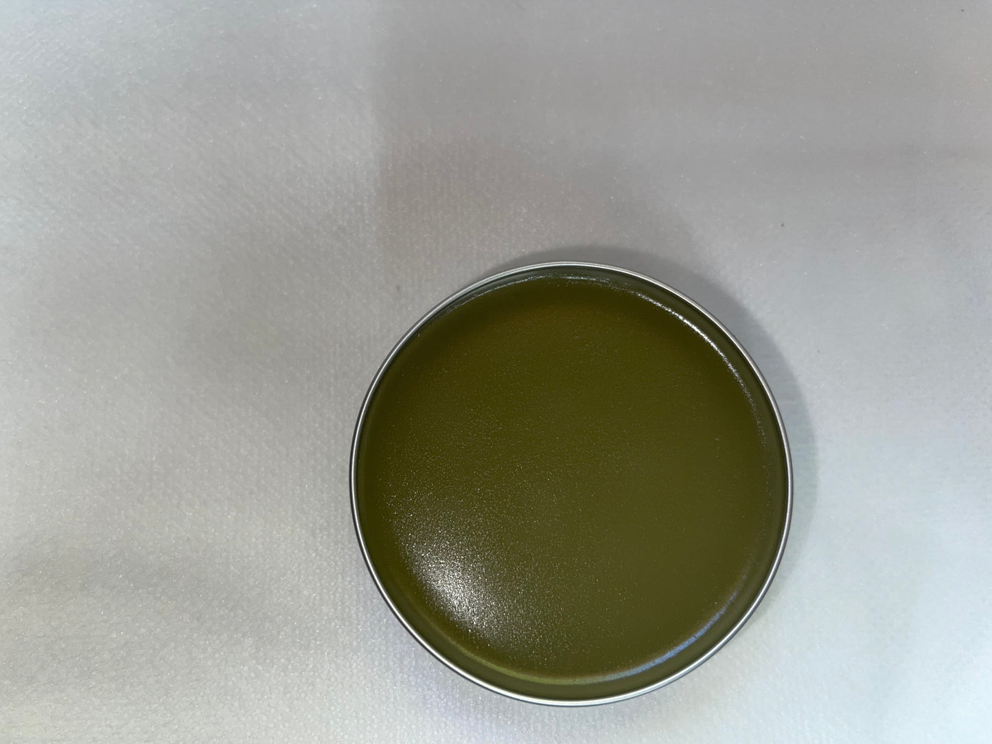 Pain relieving comfrey salve.