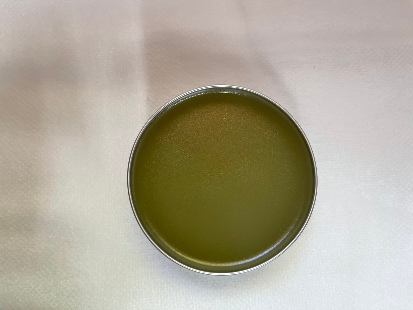 Pain relieving comfrey salve.