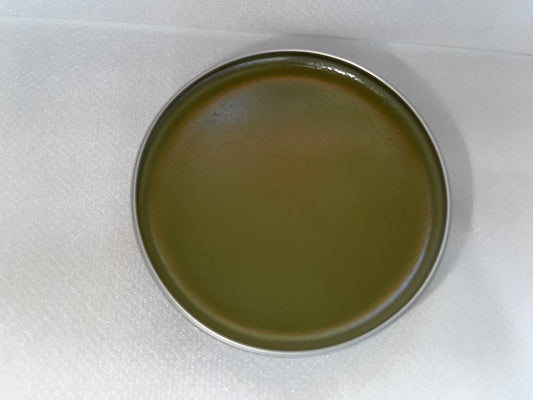 Pain relieving comfrey salve.